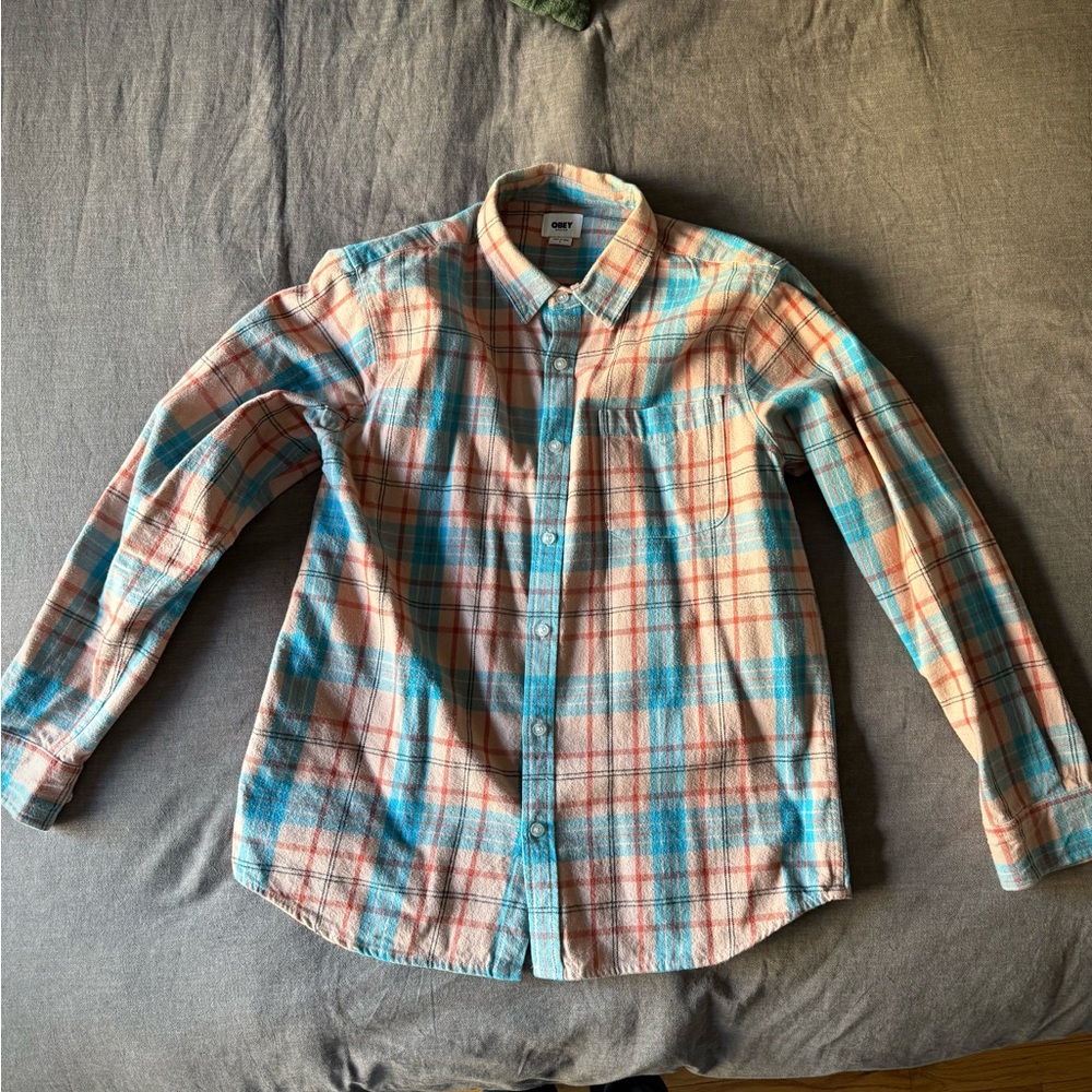 Obey Men’s woven Size Large.